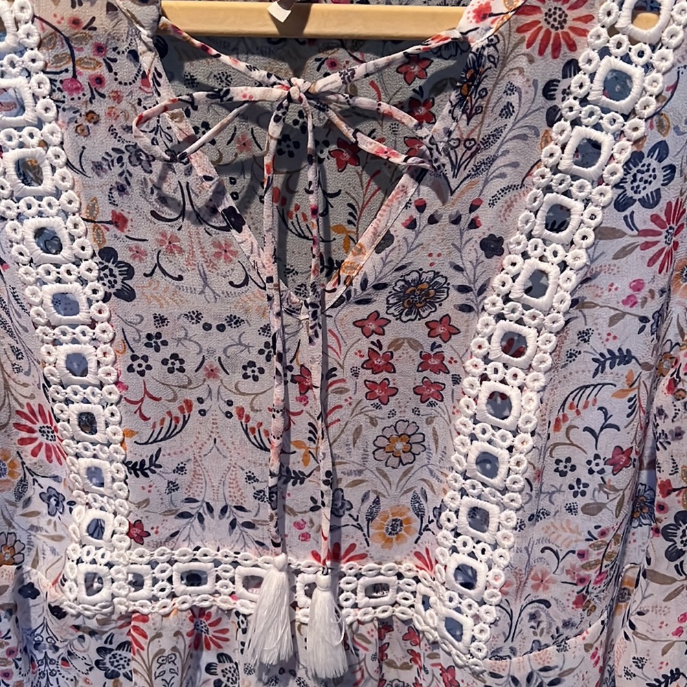 Lauren Conrad Sheer Floral Blouse Size S - Picture 2 of 6